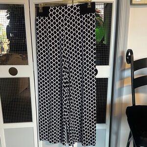 Ashley Blue Black and White Diamond Print Pants